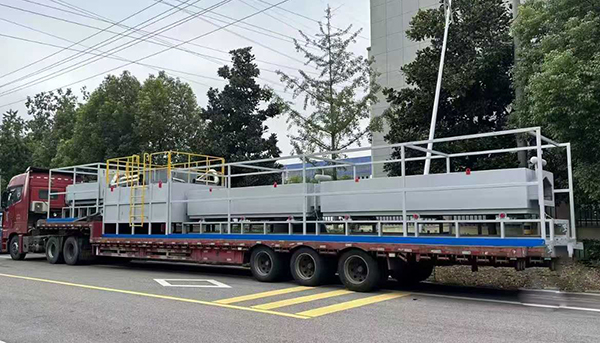 連續式氣氛保護鋁釬焊爐發貨廣東客戶