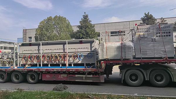 連續式氣氛保護鋁釬焊爐發貨廣東客戶